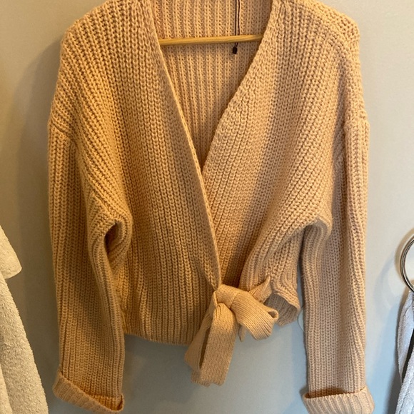 Zara Sweater - Picture 1 of 3